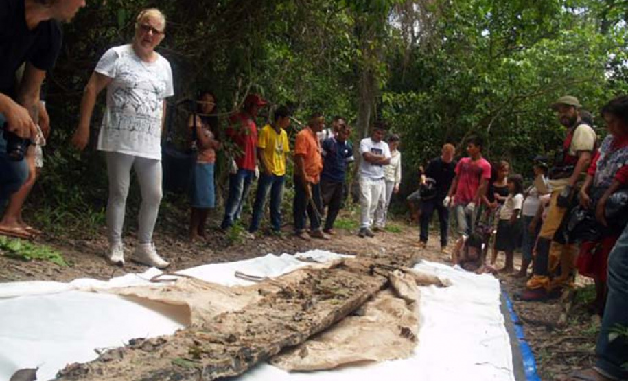 SECC - Documentário mostra resgate de canoa indígena