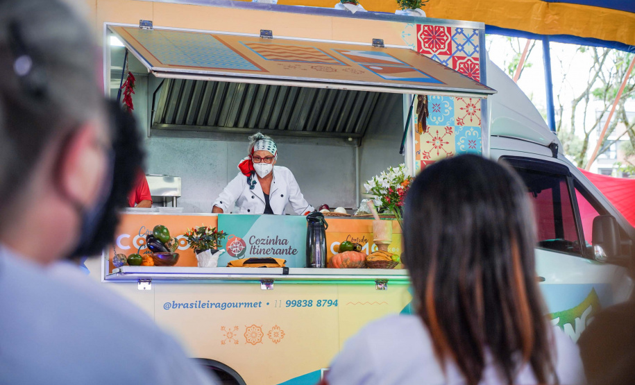 Merendeiras da rede estadual participam de capacitação para novas técnicas culinárias