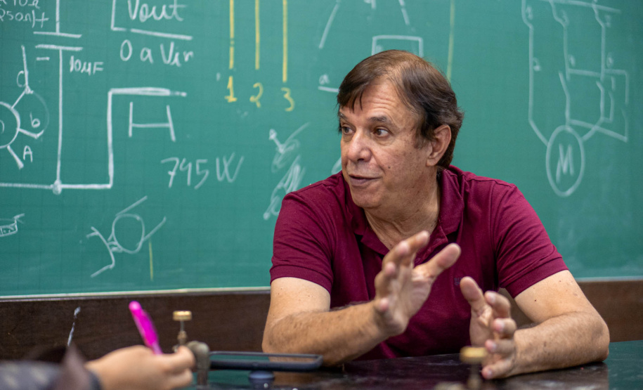 Alunos da rede estadual estudam e promovem melhorias em veículos elétricos