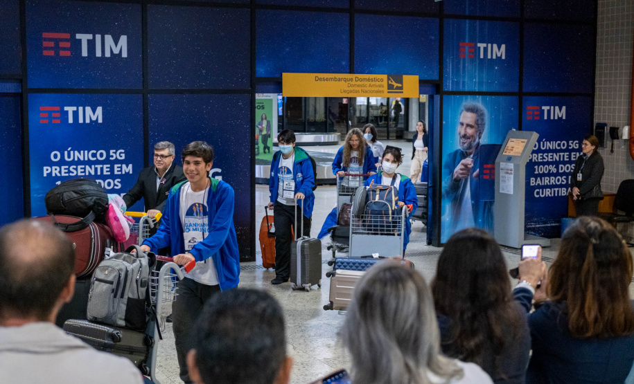 EDUCAÇÃO - PARANÁ LEVOU 200 ALUNOS PARA INTERCÂMBIO NO CANADÁ E NOVA ZELÂNDIA