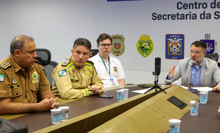 Reunião do gabinete de crise no Centro de Operações Cidade da Polícia