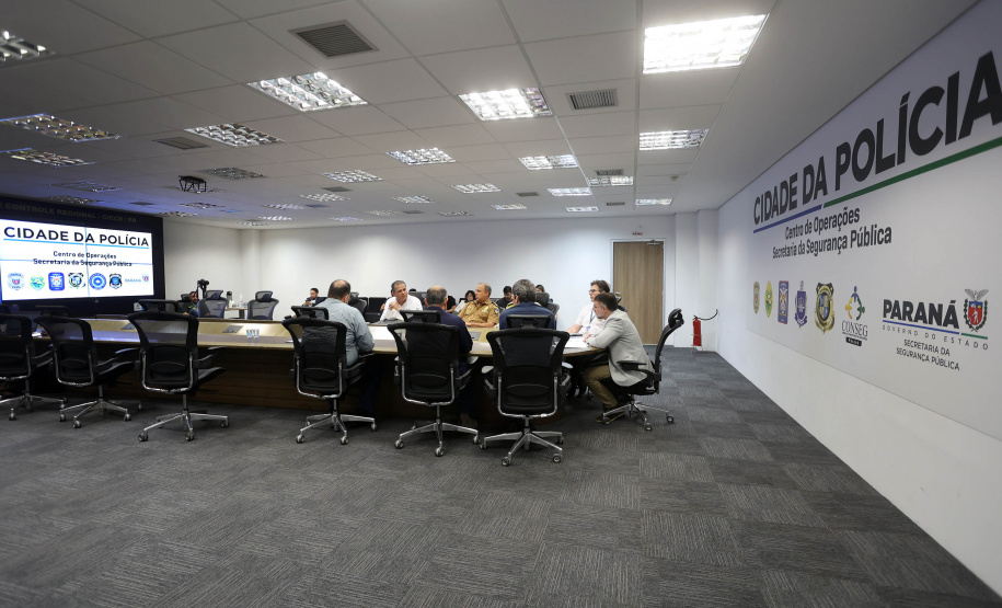 Reunião do gabinete de crise no Centro de Operações Cidade da Polícia