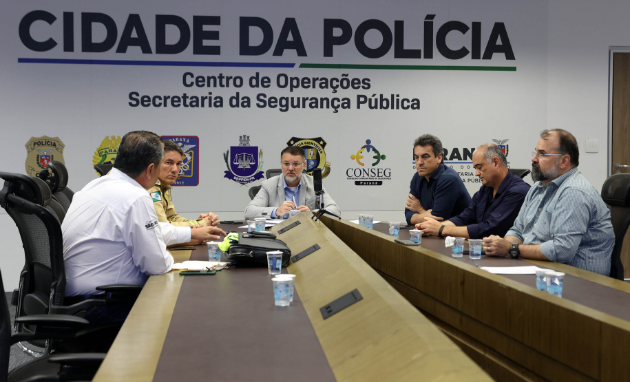 Reunião do gabinete de crise no Centro de Operações Cidade da Polícia