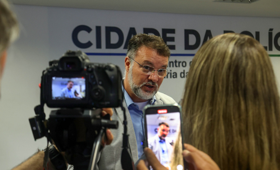 Reunião do gabinete de crise no Centro de Operações Cidade da Polícia