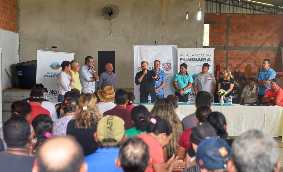 Governo do Estado entrega 94 títulos de domínio e matrículas em Ivaí, nos Campos Gerais