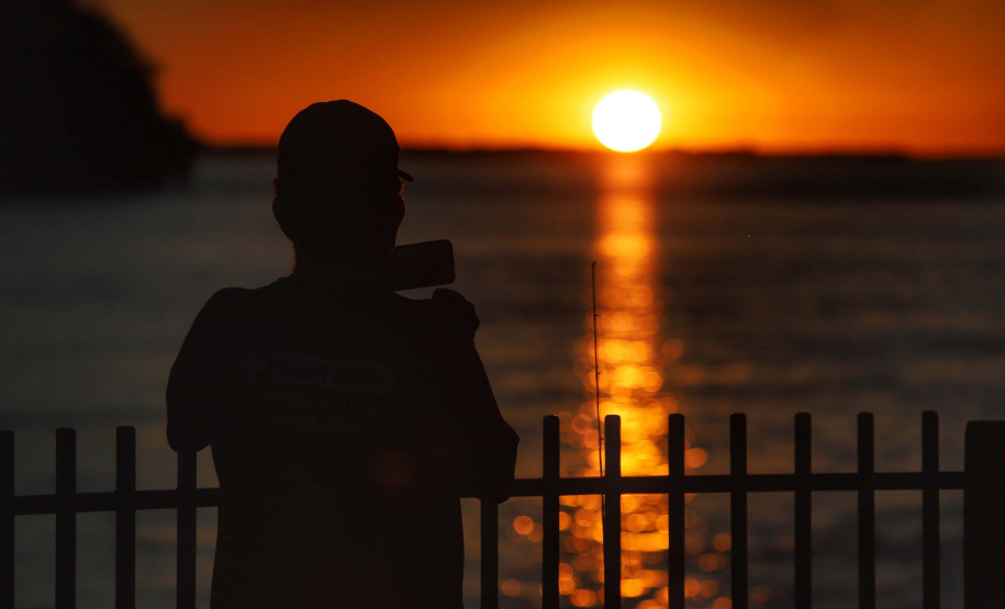 Verão começa ensolarado na maioria das regiões do Paraná