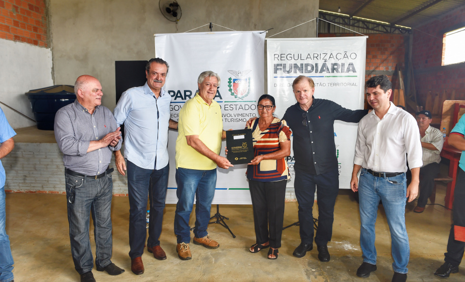 Governo do Estado entrega 94 títulos de domínio e matrículas em Ivaí, nos Campos Gerais