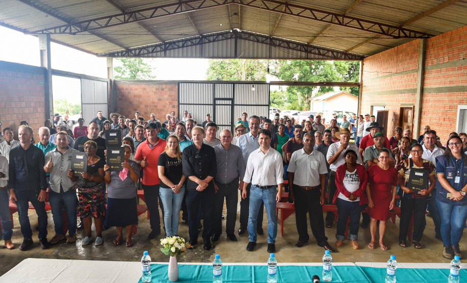 Governo do Estado entrega 94 títulos de domínio e matrículas em Ivaí, nos Campos Gerais
