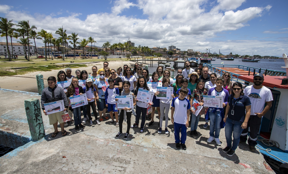 Alunos da rede estadual de ensino de Paranaguá e Antonina são premiados por desenhos e frases sobre o porto