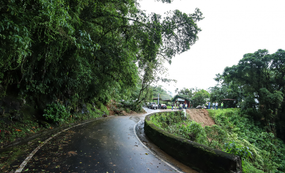 Estrada da Graciosa permanece bloqueada; DER monitora área afetada pelas chuvas