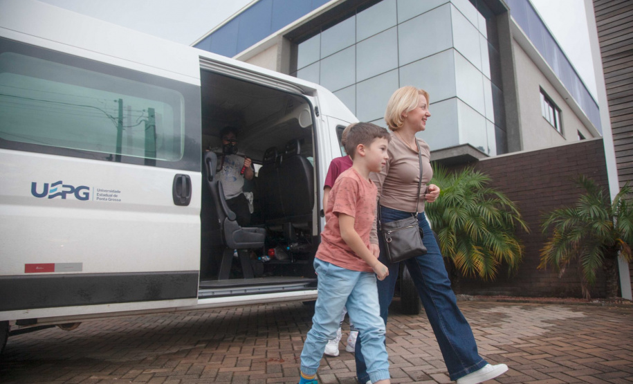 UEPG recepciona cientista ucraniana para desenvolvimento de pesquisas