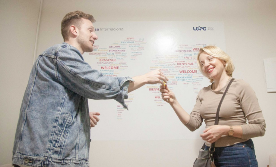 UEPG recepciona cientista ucraniana para desenvolvimento de pesquisas