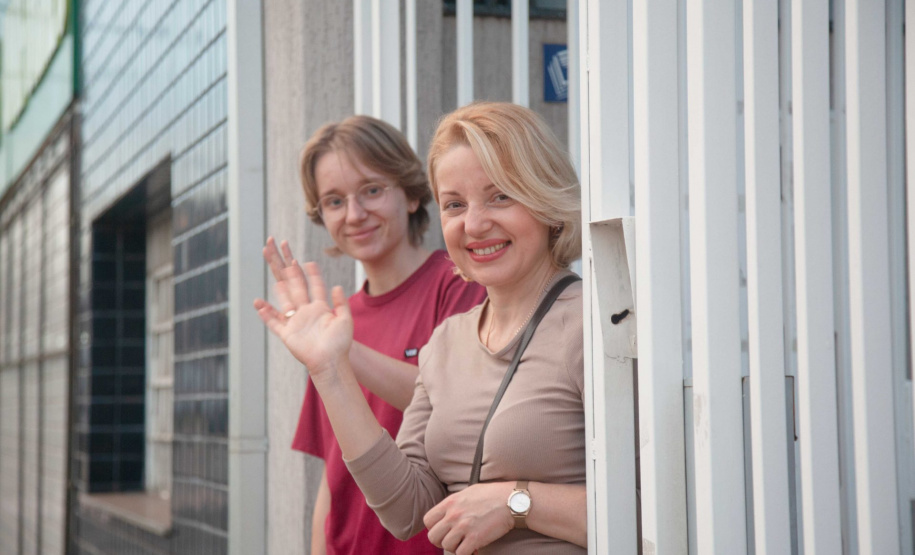 UEPG recepciona cientista ucraniana para desenvolvimento de pesquisas