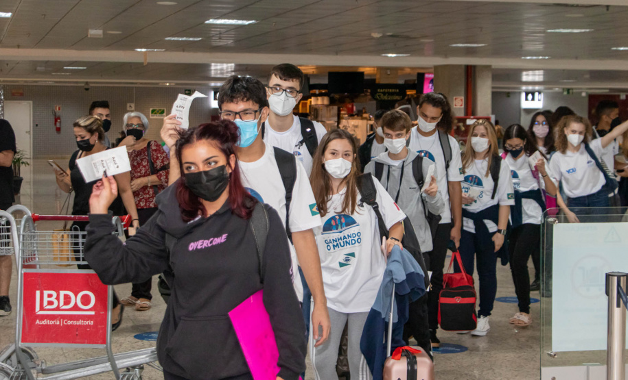 EDUCAÇÃO - PARANÁ LEVOU 200 ALUNOS PARA INTERCÂMBIO NO CANADÁ E NOVA ZELÂNDIA