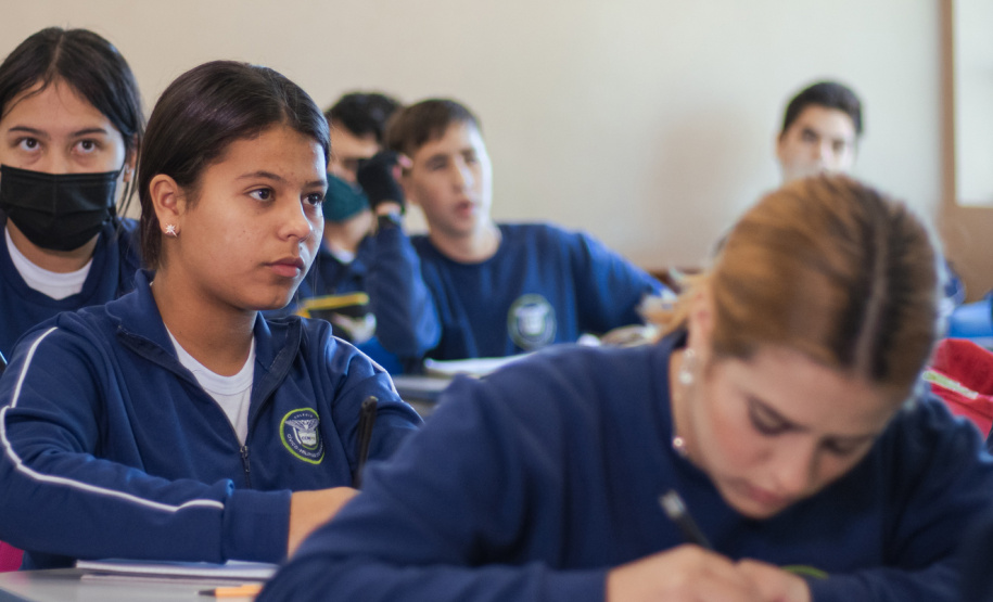 Educação Pública do Paraná chegou ao topo e cortou distância para escolas particulares