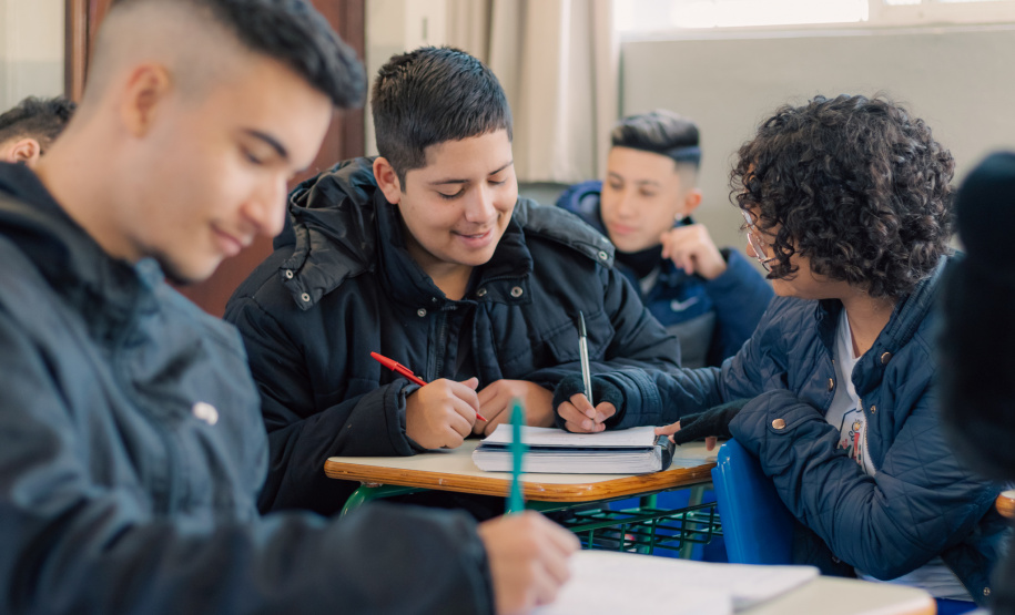 Educação Pública do Paraná chegou ao topo e cortou distância para escolas particulares