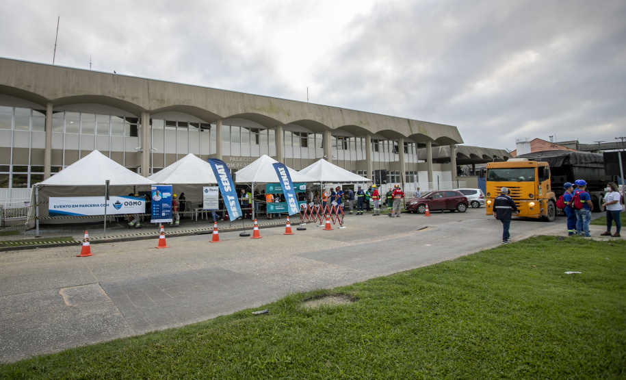 Empresa Portos do Paraná treina centenas de trabalhadores para aumentar segurança das operações