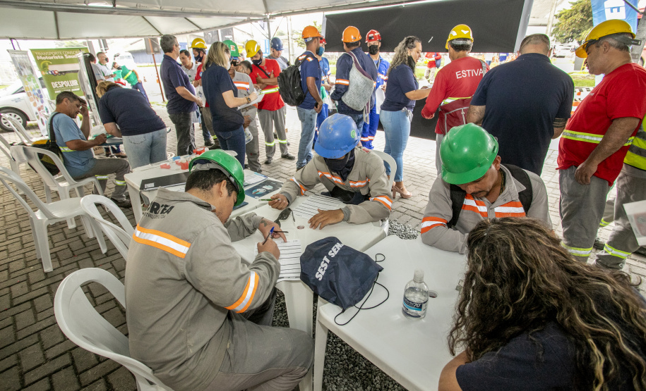 Empresa Portos do Paraná treina centenas de trabalhadores para aumentar segurança das operações