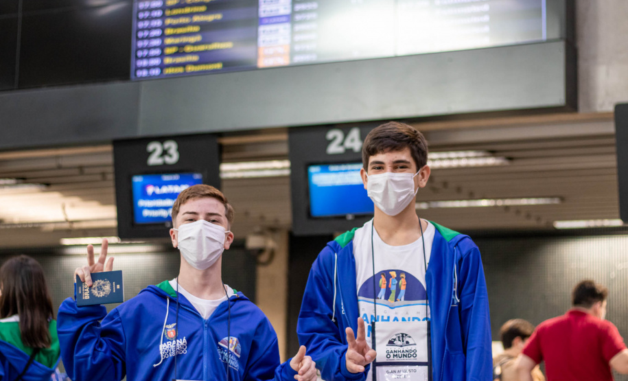 EDUCAÇÃO - PARANÁ LEVOU 200 ALUNOS PARA INTERCÂMBIO NO CANADÁ E NOVA ZELÂNDIA