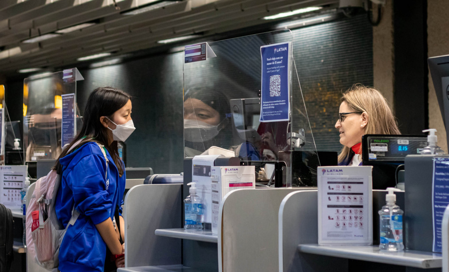 EDUCAÇÃO - PARANÁ LEVOU 200 ALUNOS PARA INTERCÂMBIO NO CANADÁ E NOVA ZELÂNDIA