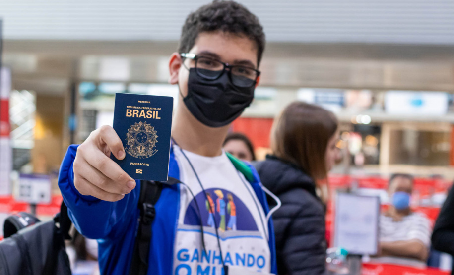 EDUCAÇÃO - PARANÁ LEVOU 200 ALUNOS PARA INTERCÂMBIO NO CANADÁ E NOVA ZELÂNDIA