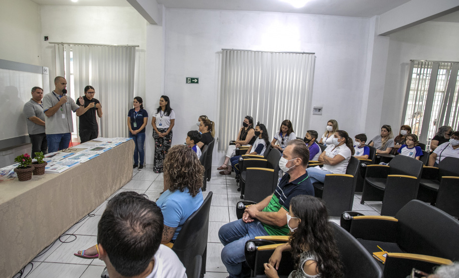 Alunos da rede estadual de ensino de Paranaguá e Antonina são premiados por desenhos e frases sobre o porto