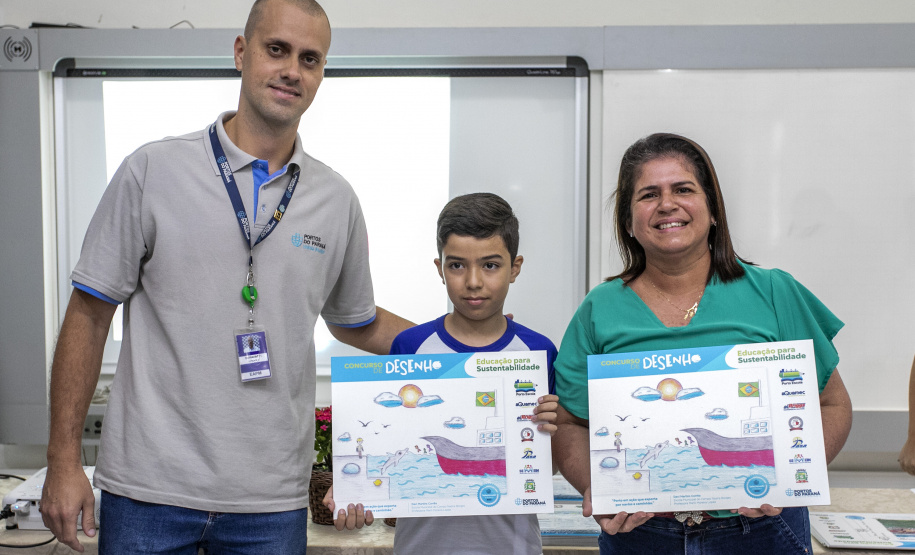Alunos da rede estadual de ensino de Paranaguá e Antonina são premiados por desenhos e frases sobre o porto