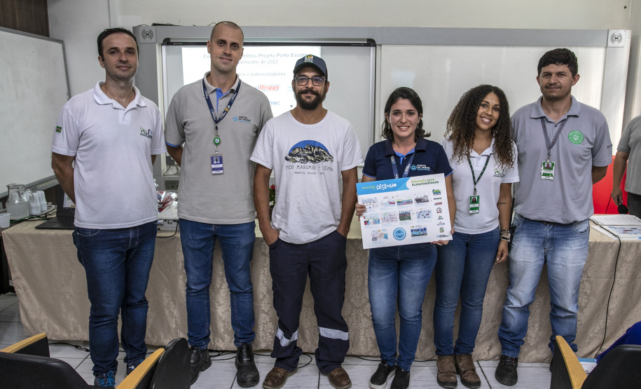 Alunos da rede estadual de ensino de Paranaguá e Antonina são premiados por desenhos e frases sobre o porto