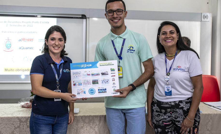 Alunos da rede estadual de ensino de Paranaguá e Antonina são premiados por desenhos e frases sobre o porto