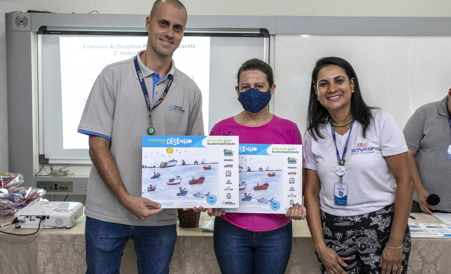 Alunos da rede estadual de ensino de Paranaguá e Antonina são premiados por desenhos e frases sobre o porto