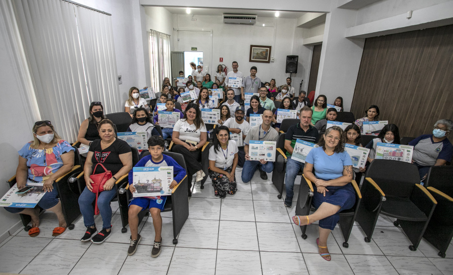 Alunos da rede estadual de ensino de Paranaguá e Antonina são premiados por desenhos e frases sobre o porto