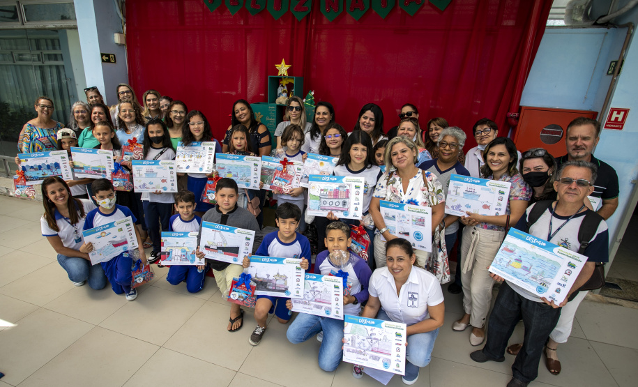 Alunos da rede estadual de ensino de Paranaguá e Antonina são premiados por desenhos e frases sobre o porto