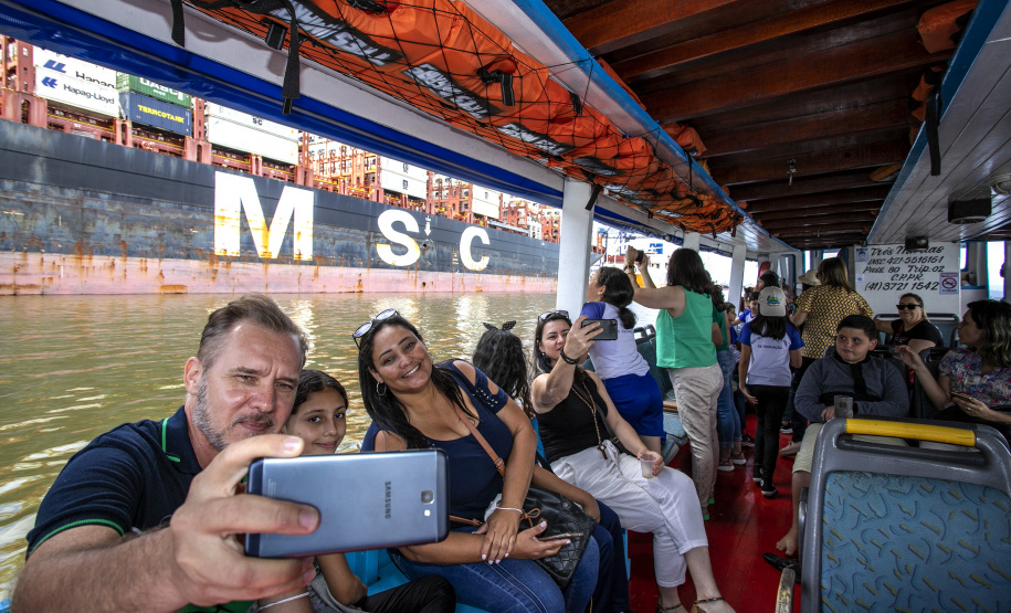 Alunos da rede estadual de ensino de Paranaguá e Antonina são premiados por desenhos e frases sobre o porto