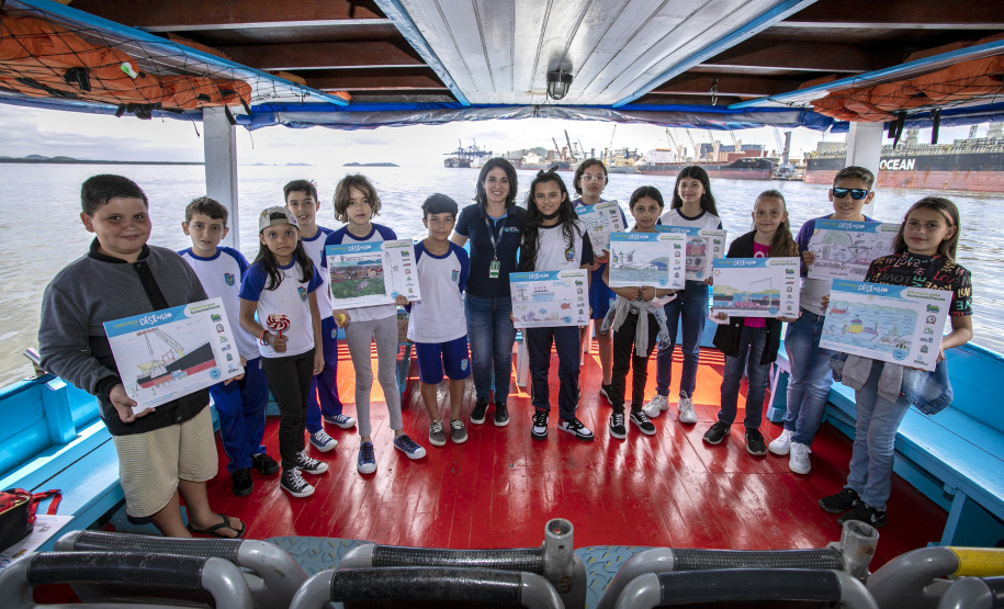 Alunos da rede estadual de ensino de Paranaguá e Antonina são premiados por desenhos e frases sobre o porto