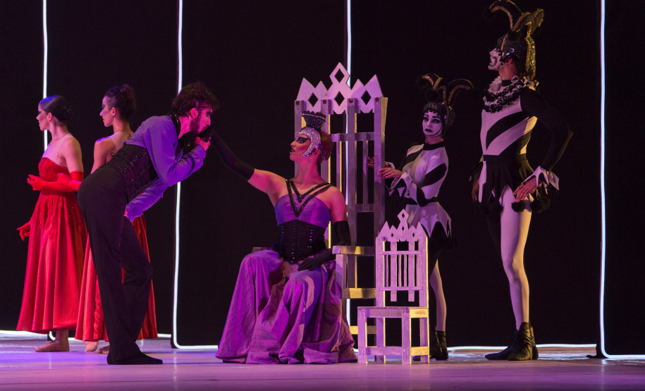 Balé Teatro Guaíra e Orquestra Sinfônica do Paraná encerram 2022 reapresentando os sucessos Lago dos Cisnes e Lendas Brasileiras -