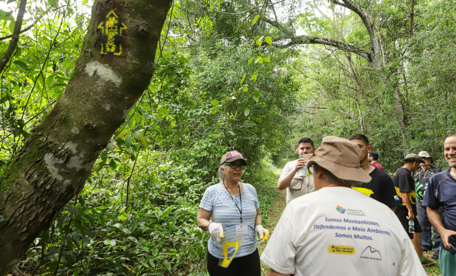 Hernandarias (Paraguai), 30 de novembro de 2022 - Marcação do Caminho do Peabiru no Refúgio Biológico Tati Yupi, dentro do lado paraguaio da Usina de Itaipu.