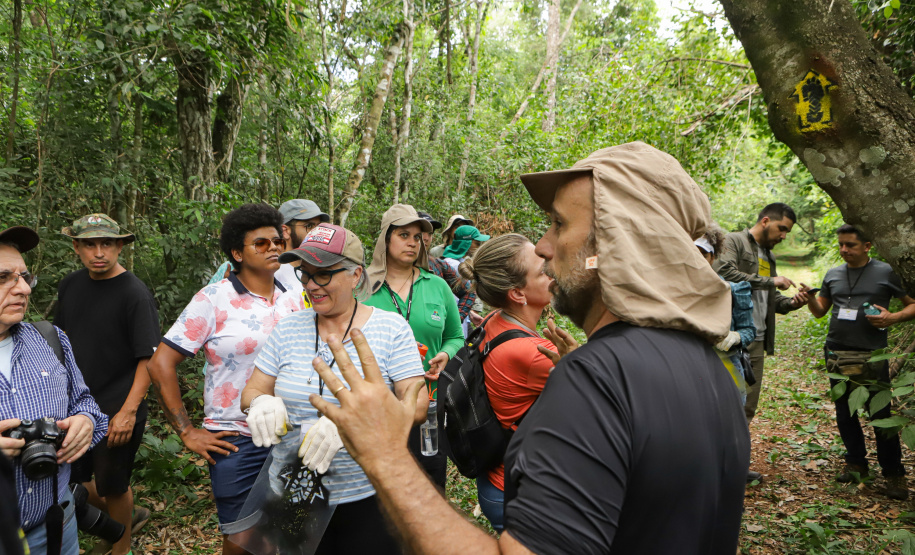 Hernandarias (Paraguai), 30 de novembro de 2022 - Marcação do Caminho do Peabiru no Refúgio Biológico Tati Yupi, dentro do lado paraguaio da Usina de Itaipu.