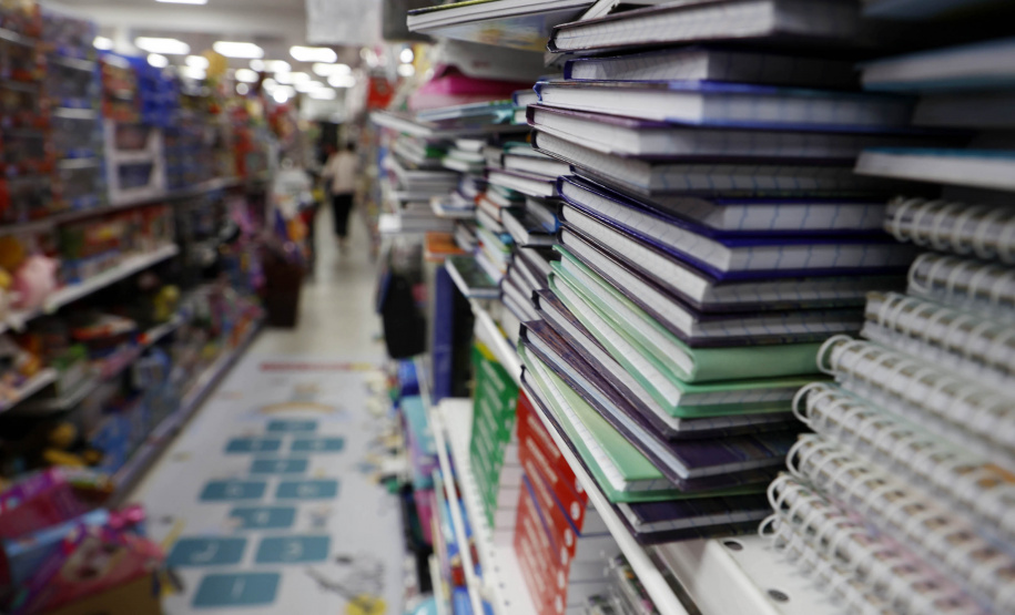 Procon/PR dá dicas para economizar na compra do material escolar