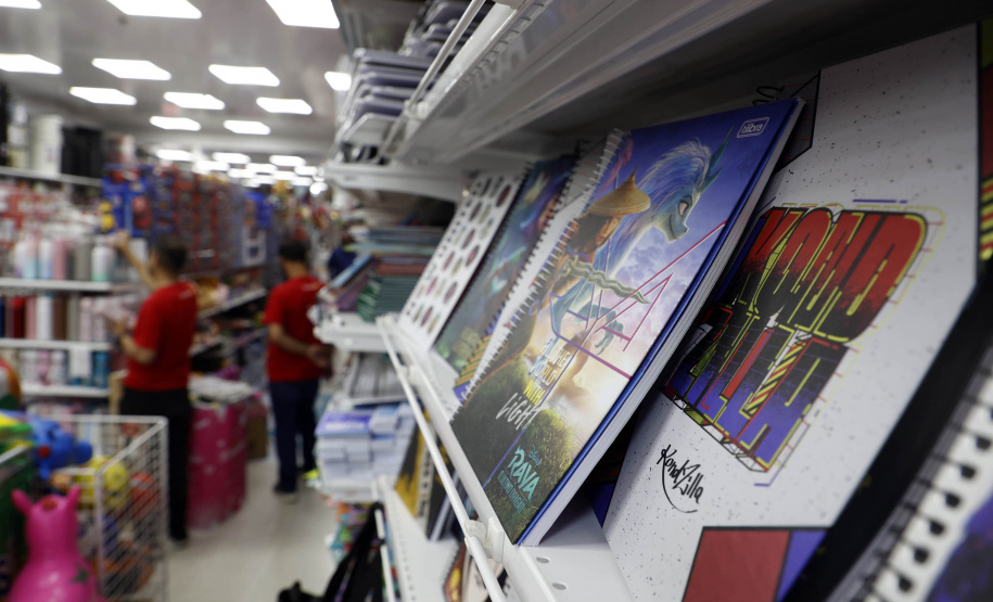 Procon/PR dá dicas para economizar na compra do material escolar