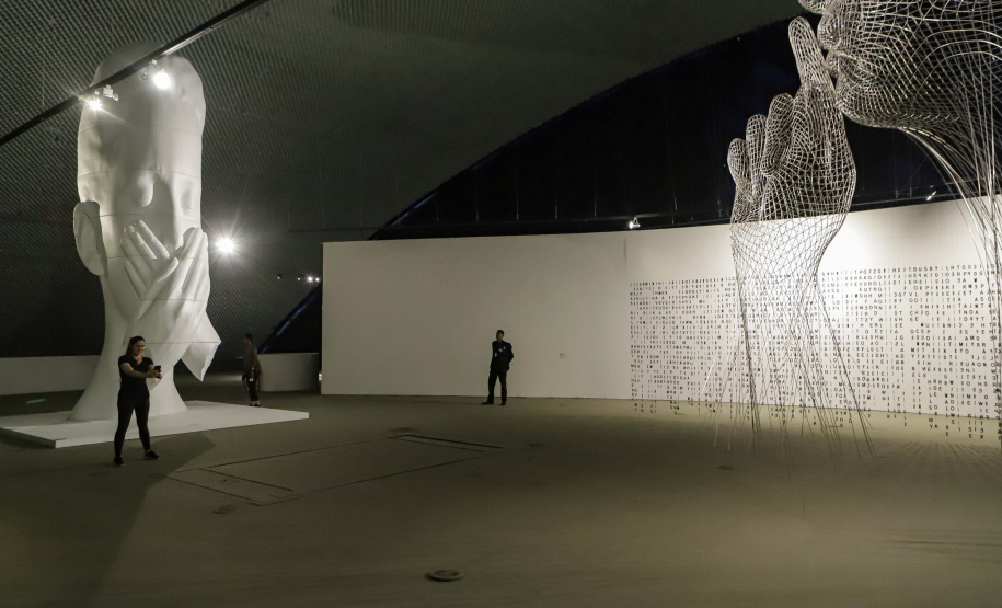 O público já pode conferir no espaço do Olho a exposição “Invisível e Indizível”, do artista espanhol Jaume Plensa.