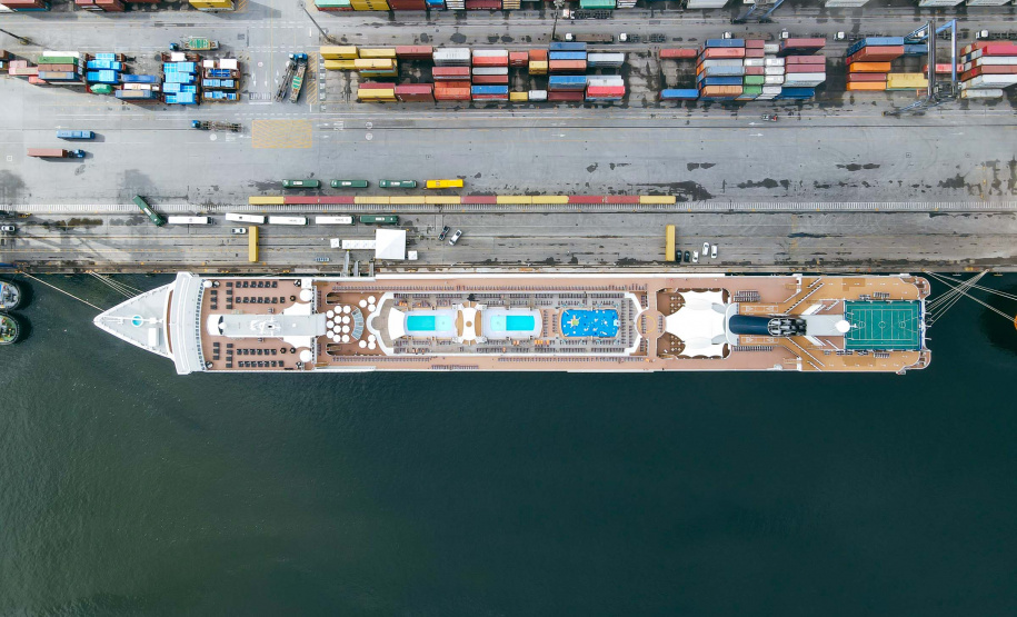 Navio com 2 mil turistas chega a Paranaguá e pode colocar Paraná na rota de cruzeiros