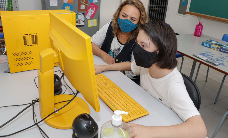 Estado investe em tecnologia e eleva desempenho dos estudantes
