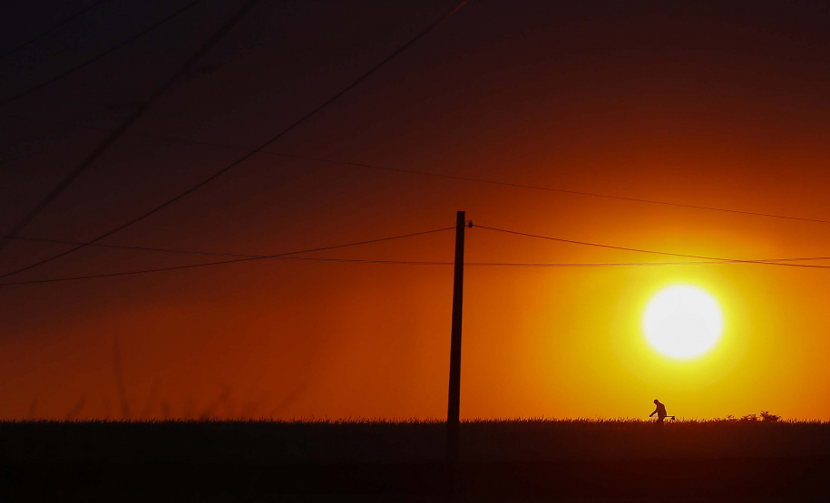 Verão começa ensolarado na maioria das regiões do Paraná
