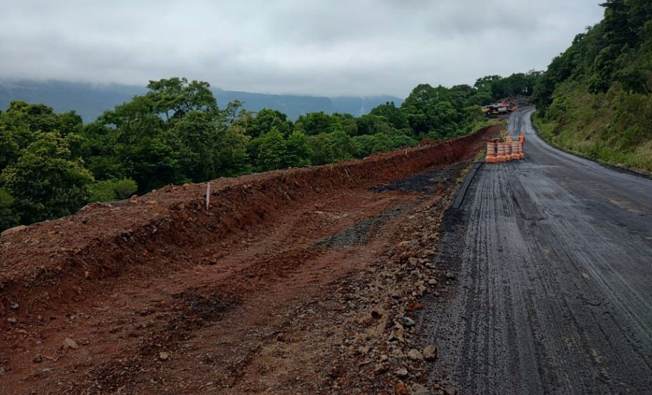 Detonação de rochas interdita rodovia entre Bituruna e usina Foz do Areia