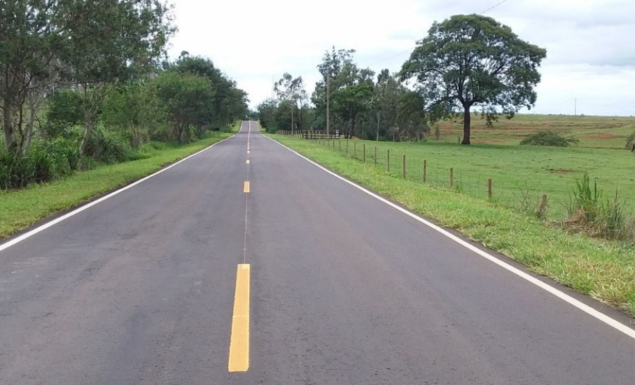 DER executa reforço de sinalização de rodovia em Umuarama