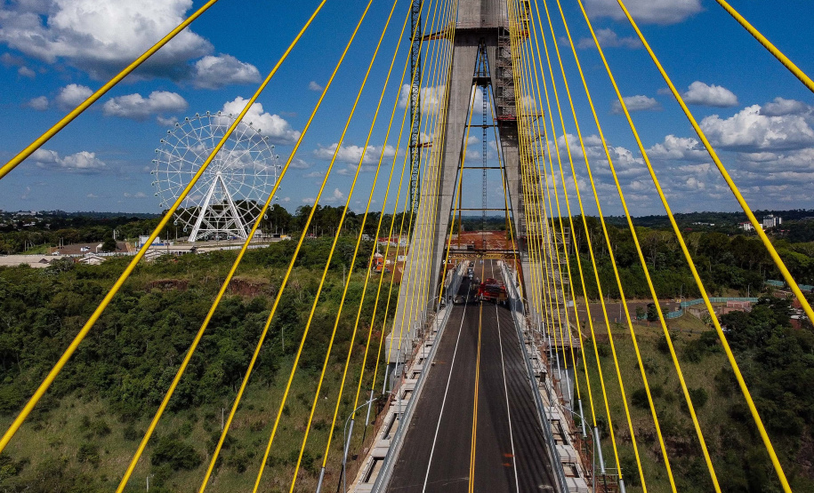 Governador entrega sete caminhões aos Bombeiros para combate a incêndios florestais