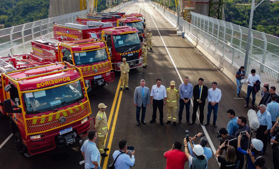 Governador entrega sete caminhões aos Bombeiros para combate a incêndios florestais