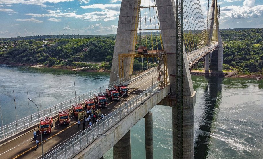 Governador entrega sete caminhões aos Bombeiros para combate a incêndios florestais