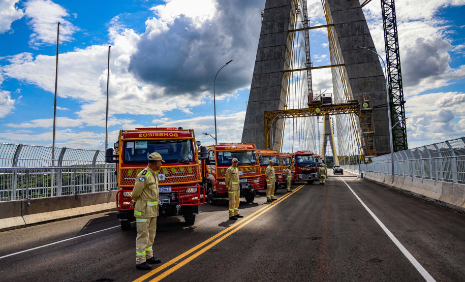 Governador entrega sete caminhões aos Bombeiros para combate a incêndios florestais