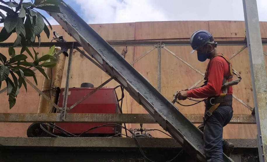 Reforma de ponte metálica em Morretes atinge quase 50% de execução